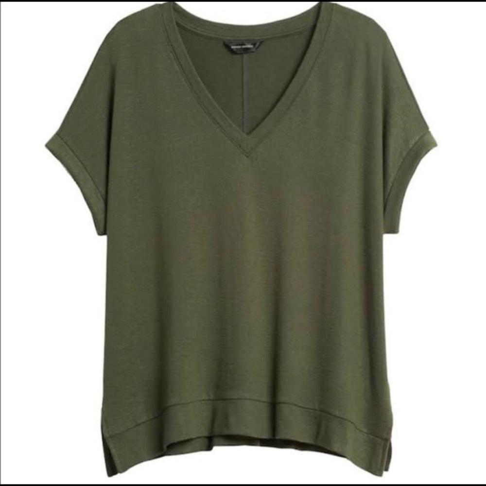 Banana Republic olive green v-neck t shirt, Size SP